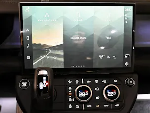 Land Rover Defender 130 3.0 D I6 X-Dynamic SE