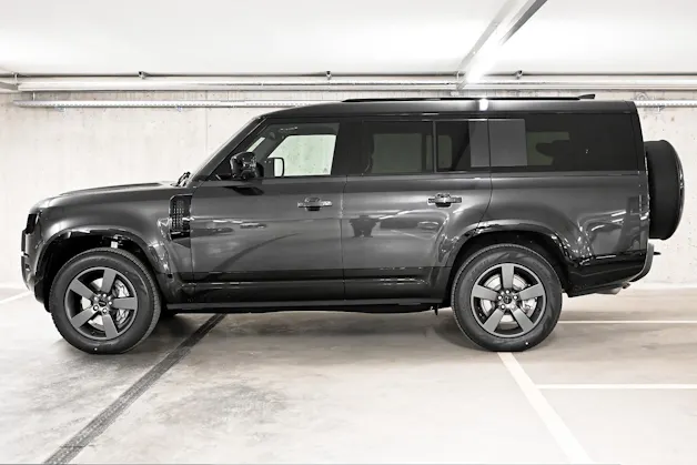Land Rover Defender 130 3.0 D I6 X-Dynamic SE