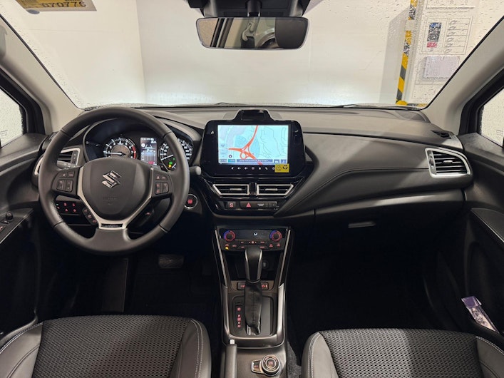 Vehicle image SUZUKI S-CROSS