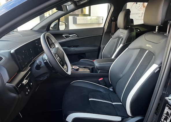 Vehicle image 4 Vehicle image 4