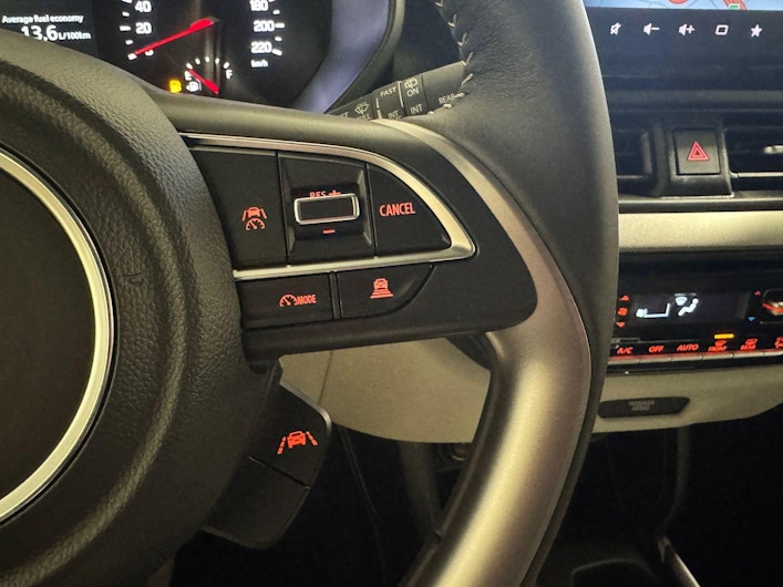 immagine del veicolo SUZUKI SWIFT