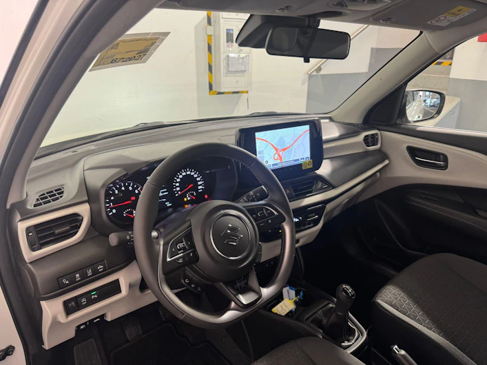 immagine del veicolo SUZUKI SWIFT