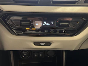 Fahrzeugbild SUZUKI Swift 1.2 Sakura Hybrid 4x4