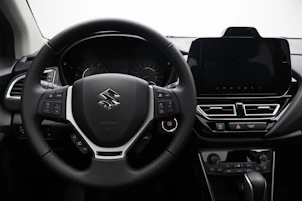 Fahrzeugbild SUZUKI S-Cross 1.4 T Sakura Top Hybrid 4x4