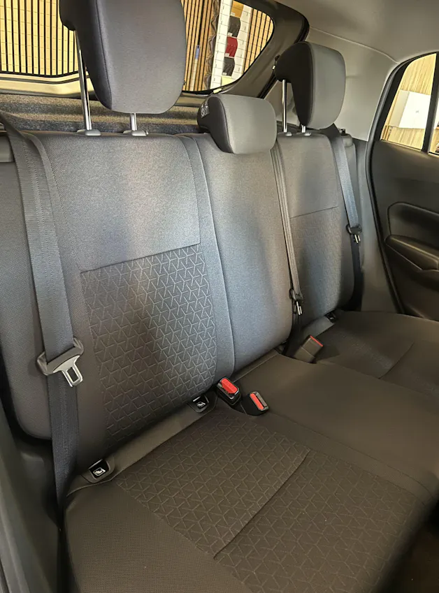 Suzuki Swift 1.2 Sakura Top Hybrid