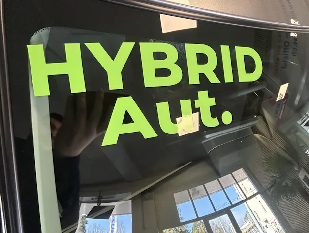 Suzuki Swift 1.2 Sakura Top Hybrid