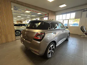 Suzuki Swift 1.2 Sakura Top Hybrid