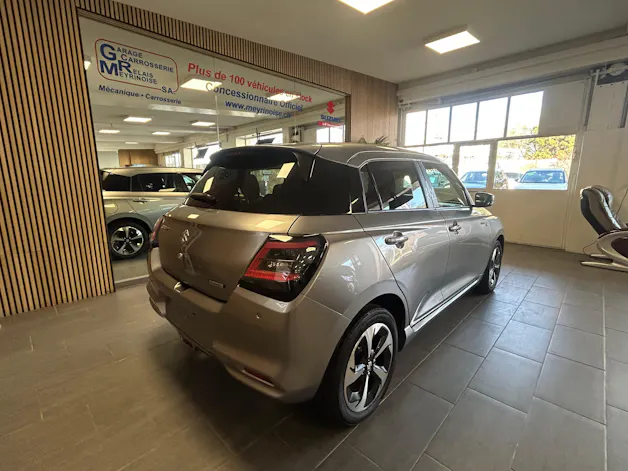 Suzuki Swift 1.2 Sakura Top Hybrid