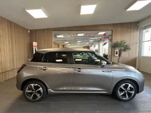 Suzuki Swift 1.2 Sakura Top Hybrid