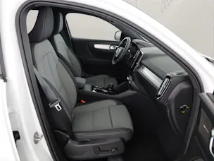 Volvo XC40 2.0 B3 MH Plus Dark