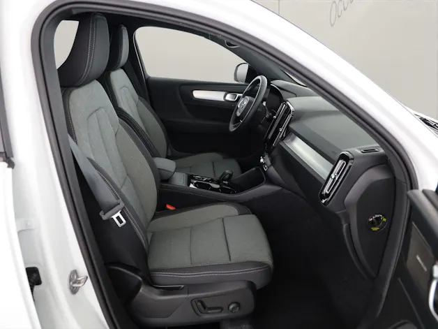 Volvo XC40 2.0 B3 MH Plus Dark