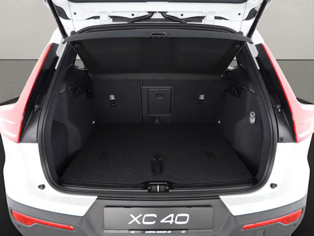 Volvo XC40 2.0 B3 MH Plus Dark