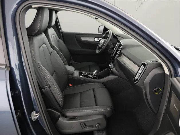 Volvo XC40 2.0 B3 MH Plus Dark