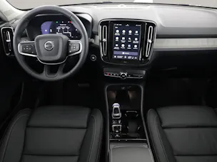 Volvo XC40 2.0 B3 MH Plus Dark