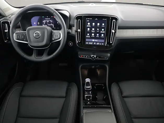 Volvo XC40 2.0 B3 MH Plus Dark