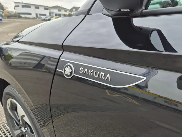 Suzuki Swift 1.2 Sakura Top Hybrid
