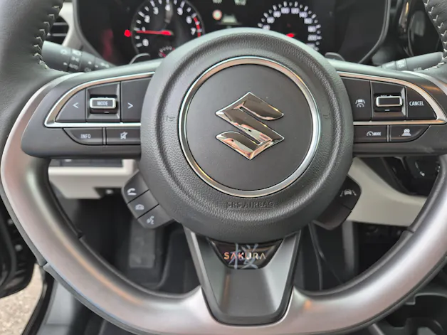 Suzuki Swift 1.2 Sakura Top Hybrid
