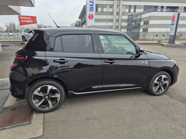 Suzuki Swift 1.2 Sakura Top Hybrid
