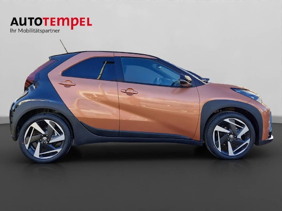 Vehicle image 4 Vehicle image 4