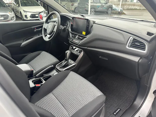 Suzuki S-Cross 1.4 T Sakura Hybrid 4x4