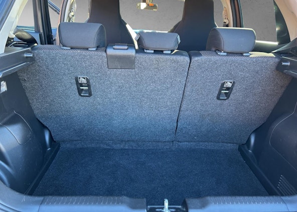 Vehicle image 14 Vehicle image 14