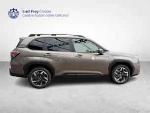 Subaru Forester Station 2.0i e-Boxer Swiss Plus