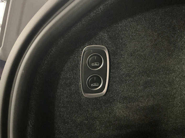 immagine del veicolo ASTON MARTIN DBX