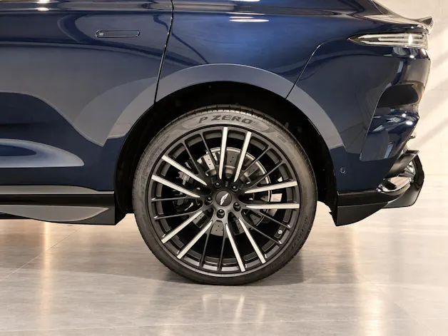 ASTON MARTIN DBX 707 4.0 V8 Bi-Turbo