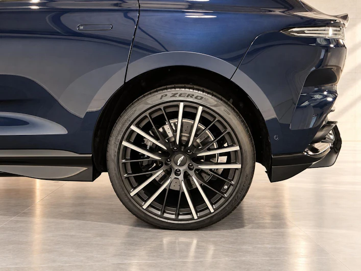 immagine del veicolo ASTON MARTIN DBX