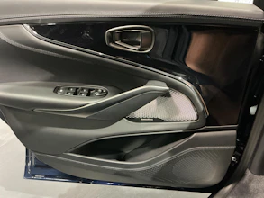 https://vehicle.imgix.net/4179166/2abb4084-4aa6-44bb-a61b-706dcc9576f4.jpg