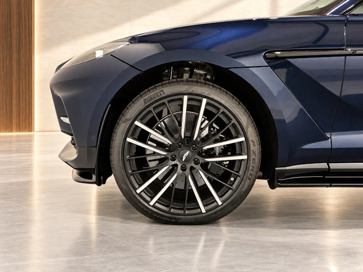 immagine del veicolo ASTON MARTIN DBX