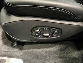 https://vehicle.imgix.net/4179166/f1f4aee5-7723-441e-97f9-9a96f1dabab9.jpg