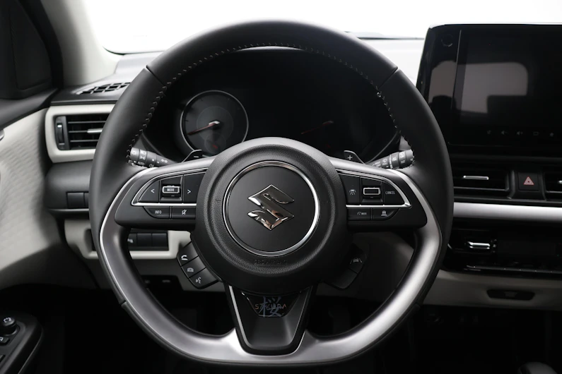 immagine del veicolo SUZUKI SWIFT