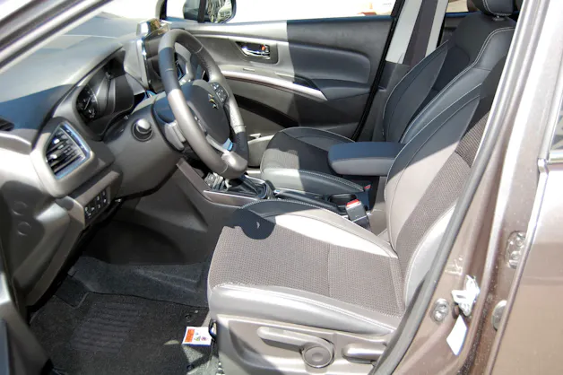 Suzuki S-Cross 1.4 T Sakura Top Hybrid 4x4