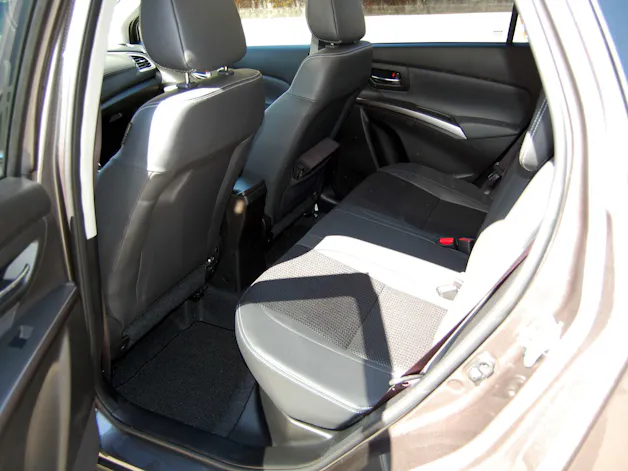 Suzuki S-Cross 1.4 T Sakura Top Hybrid 4x4