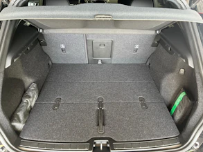 https://vehicle.imgix.net/4179213/1c355ed4-bf9b-4818-b6db-e9f67bba0eff.jpg