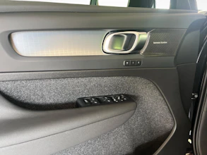 https://vehicle.imgix.net/4179213/2979a51d-405c-4246-9f6e-a4511e86efb7.jpg