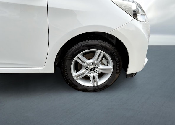 Vehicle image 3 Vehicle image 3