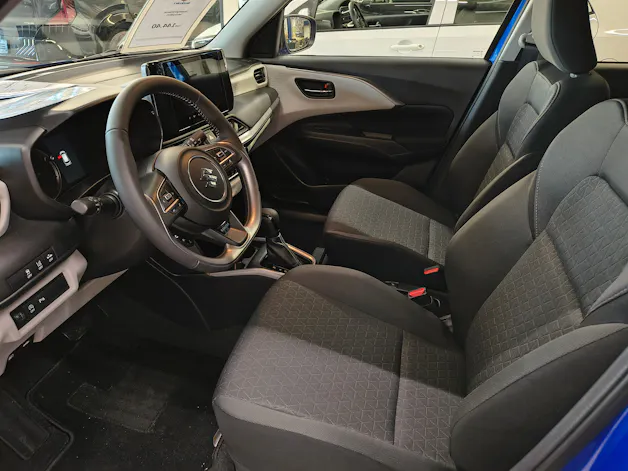 Suzuki Swift 1.2 Sakura Top Hybrid