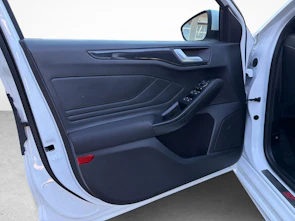 Fahrzeugbild FORD Focus 1.0i EcoB Hybrid 125 ST-Line