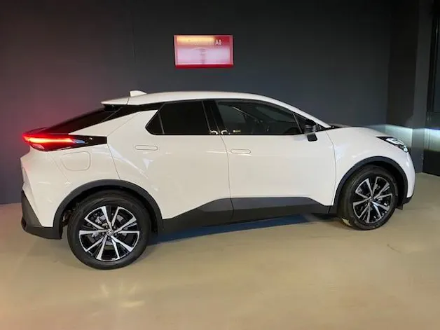 Toyota C-HR 2.0 PHEV Swiss Edition
