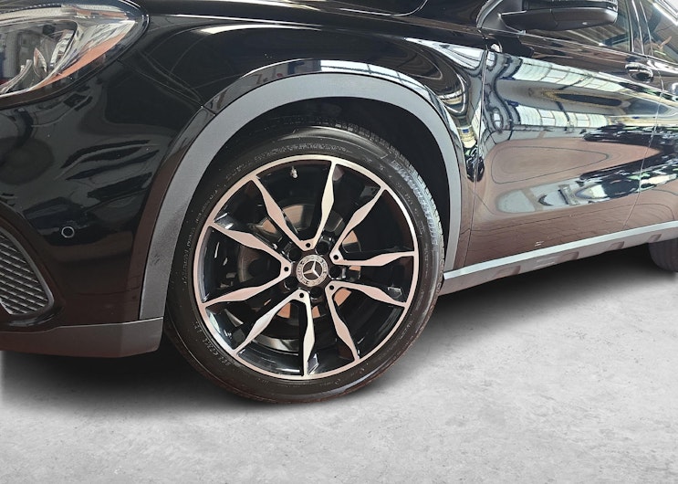 Vehicle image MERCEDES-BENZ GLA 200