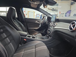 Vehicle image MERCEDES-BENZ GLA 200 Night Star Urban Line