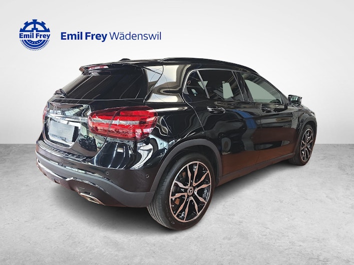 Vehicle image MERCEDES-BENZ GLA 200