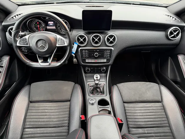 Mercedes-Benz A 180 AMG Line
