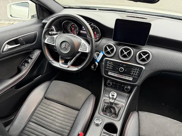 Mercedes-Benz A 180 AMG Line