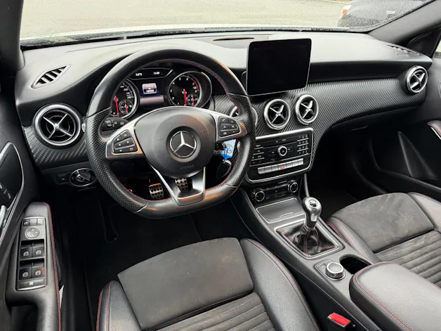 Mercedes-Benz A 180 AMG Line