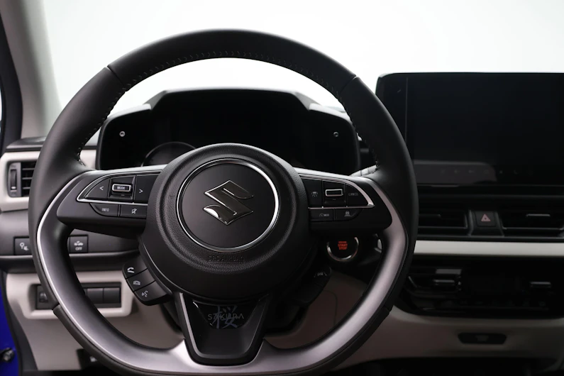 immagine del veicolo SUZUKI SWIFT