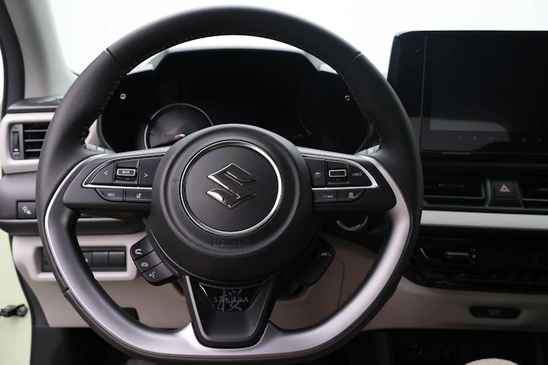 immagine del veicolo SUZUKI SWIFT