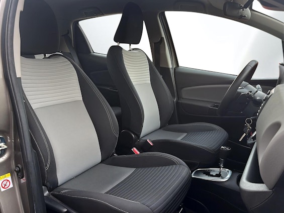 Vehicle image 6 Vehicle image 6